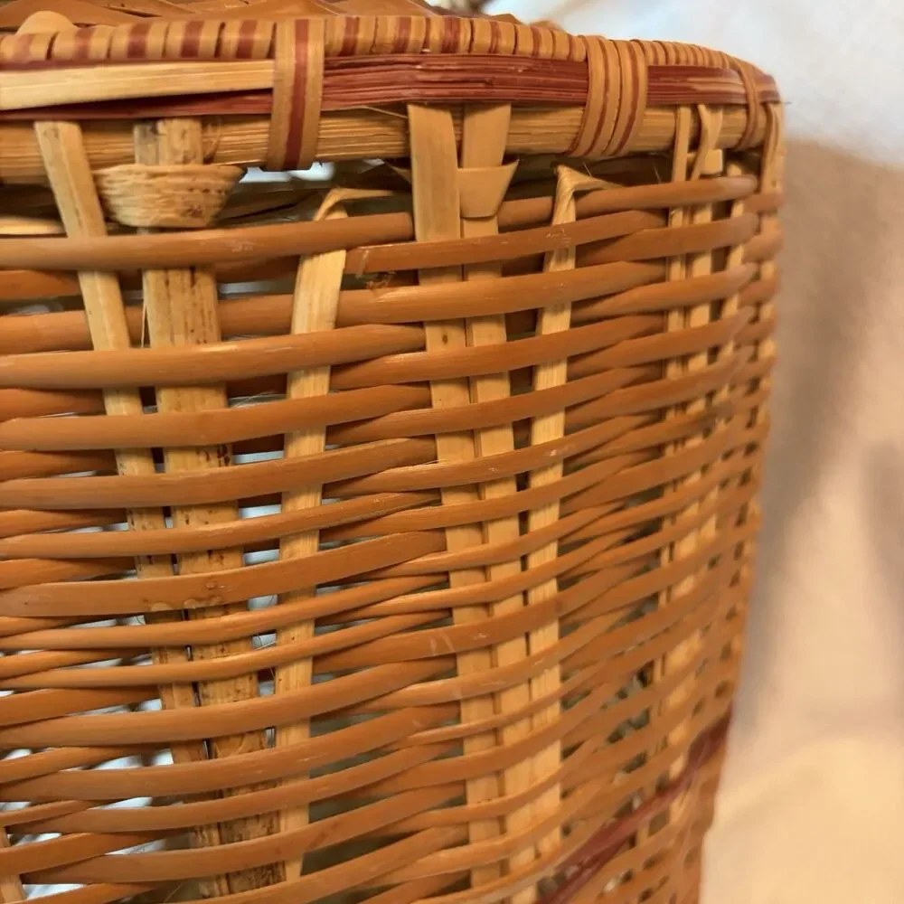 Vintage Hand Woven Wicker Basket With Fitted Lid Top Handle 11” x 14”